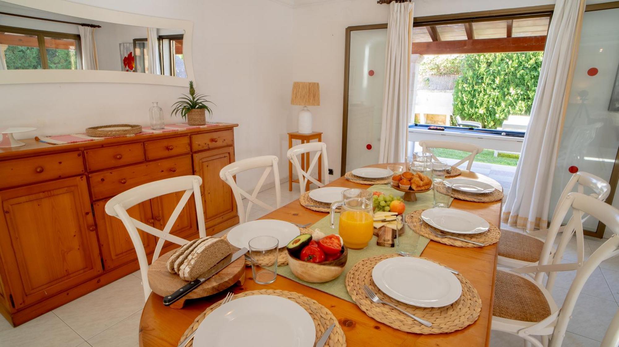 Semesterbostad House Llenaire
